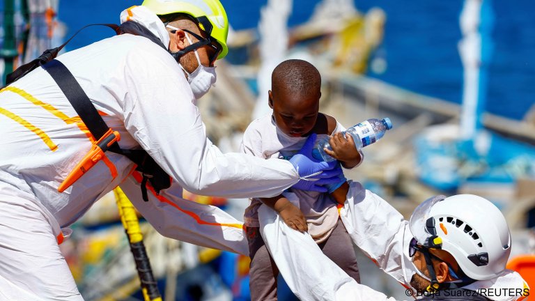 A baby is among over 8,000 migrants to reach the Canary Islands by boat so far during October | Photo: Reuters/Borja Suarez
