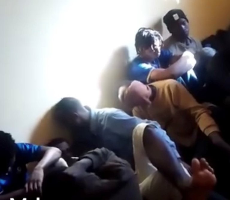 Des migrants parqués dans une prison libyenne, en octobre 2023. Crédit : DR