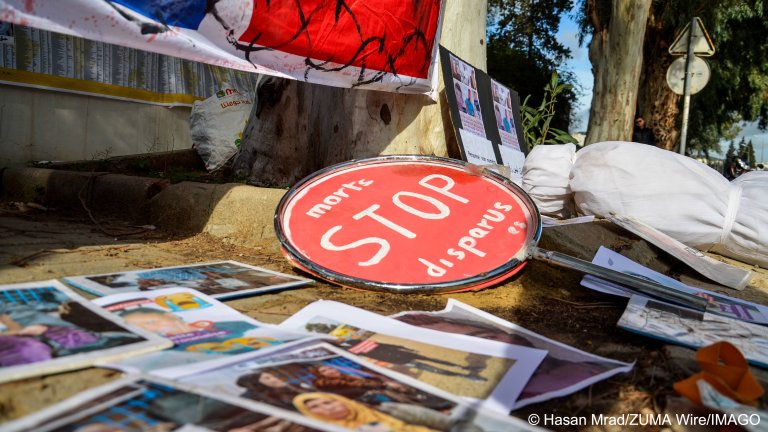 Families of missing Tunisian migrants have been protesting in their capital city. Many of them feel the authorities have abandoned their loved ones to their fates and at the same time are still hoping their relatives might turn up | Photo: Hasan Mrad/ZUMA Wire/IMAGO