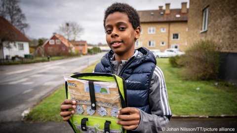 Child asylum seeker wins hearts with Swedish charity record - InfoMigrants